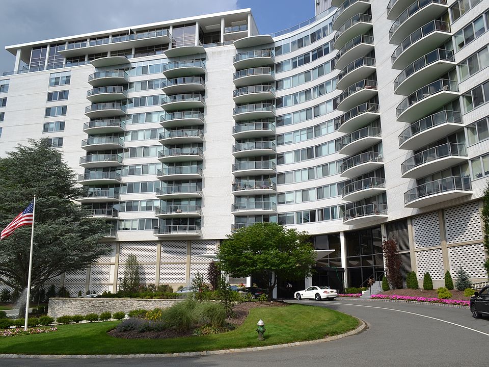 1st image of 1 Claridge Dr #Penthouse 21-1121