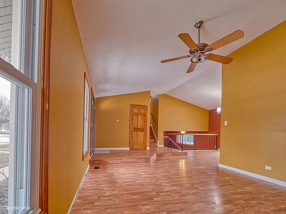 3rd image of 5762 Edison Cir
