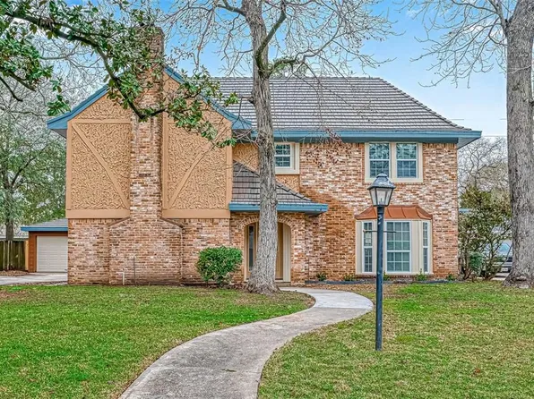 610 Magic Oaks Dr, Spring, TX 77388