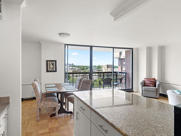 5th image of 60 Longwood Ave APT 903