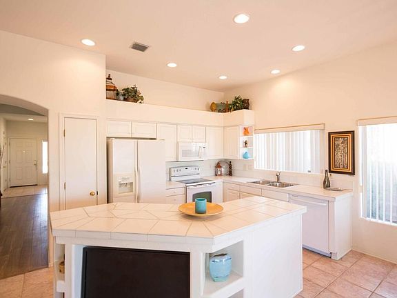 4th image of 2264 N Avenida Del Petalo