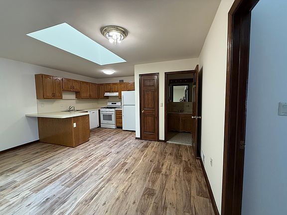 4th image of 551 Valley Rd APT 2