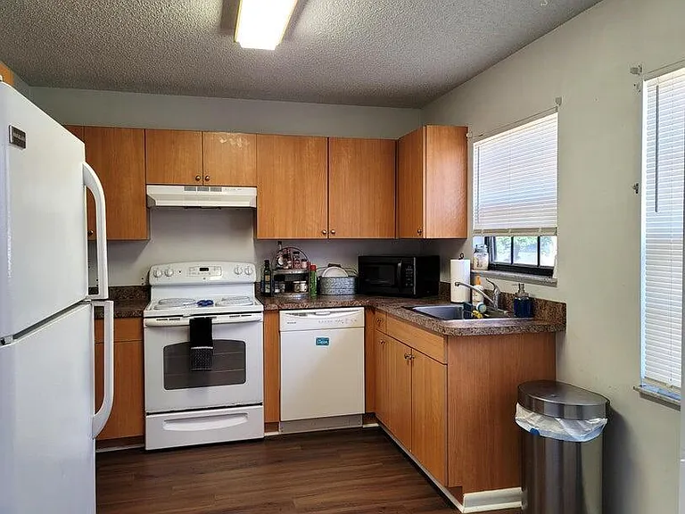 311 SW Virden Ct — Photo 8