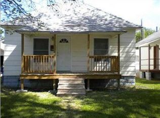 208 SE 3rd St, Newton, KS 67114