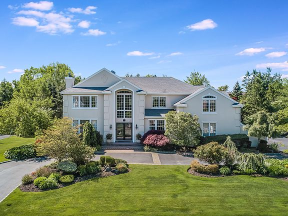 2nd image of 5 Woodbury Farms Dr