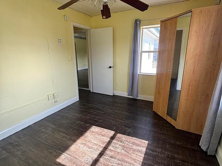 328 Urquhart St — Photo 21