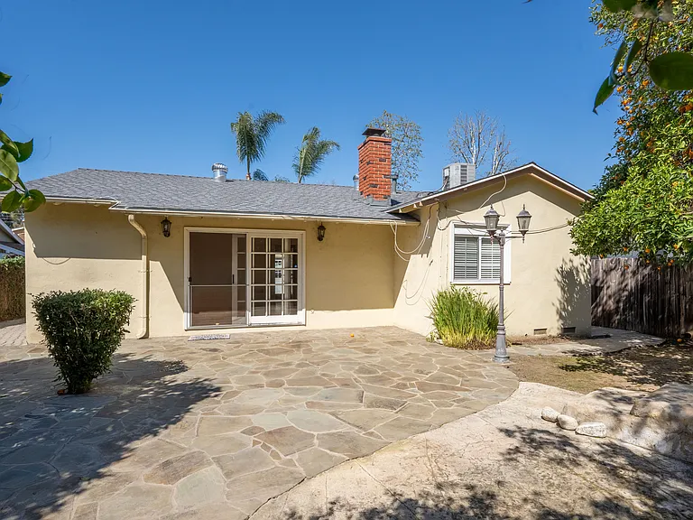 23216 Friar St — Photo 34