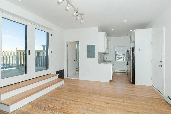 315 Beacon Apartments — Photo 24