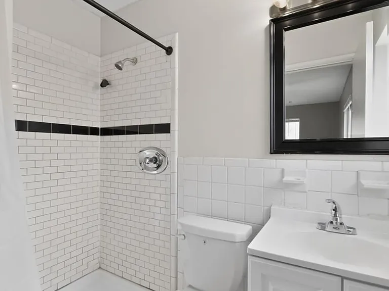 808 Bella Ln — Photo 2