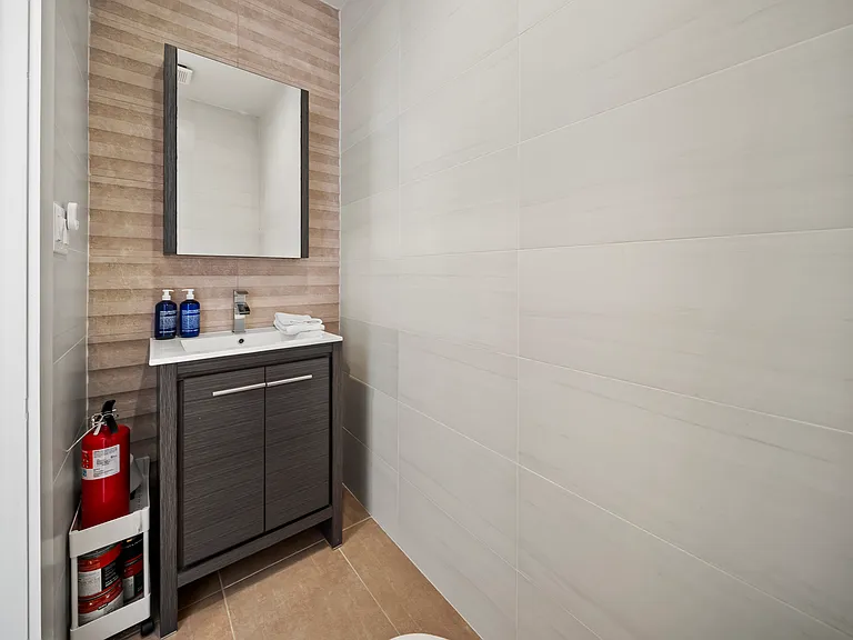 1090 Carroll St #2R — Photo 17