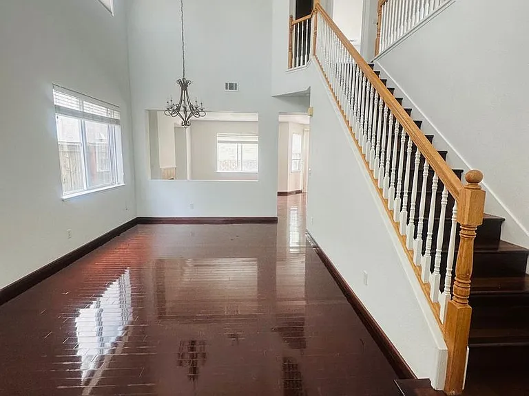 1009 Craftsman Dr — Photo 2