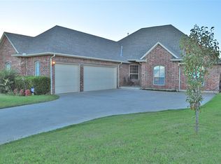 2613 SE 9th Cir, Moore, OK 73160