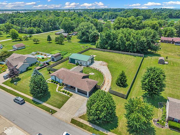 3rd image of 8918 Watkins Ln