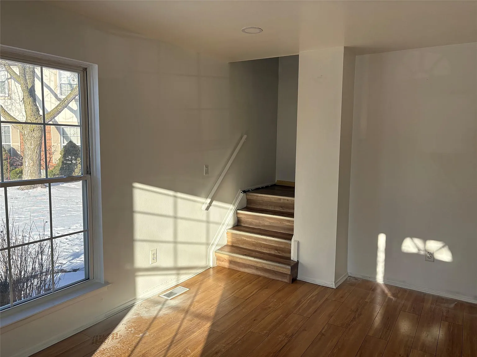 2 bed, 1.0 bath, 800 sqft, $1,500 — Photo 3