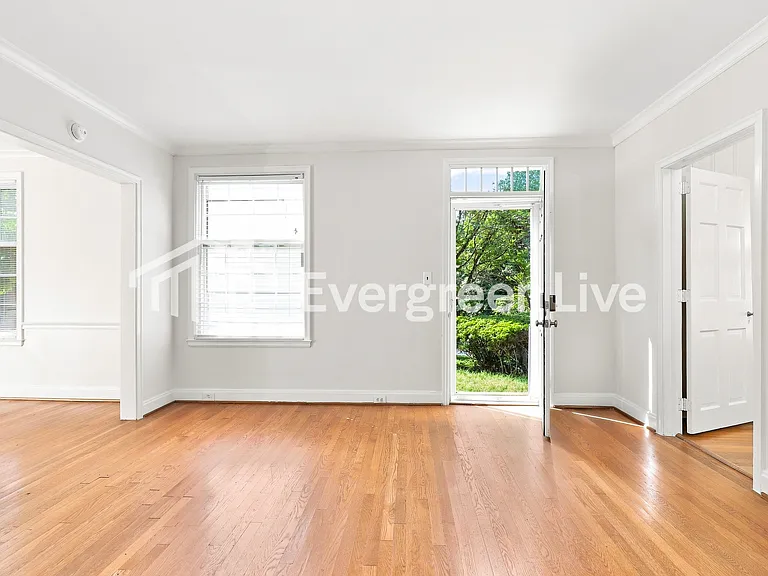 1218 Fillman Dr — Photo 3