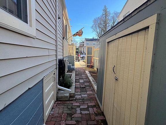 5th image of 12220 Centerhill St