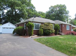8 Round Lake Ave, Monroe, NY