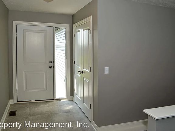 4th image of 9832 S 79th St