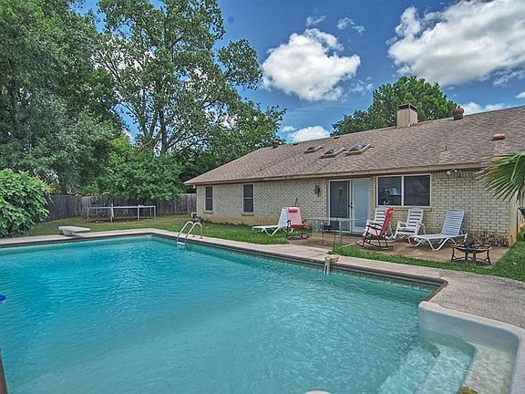 3rd image of 1311 Bergen Ct