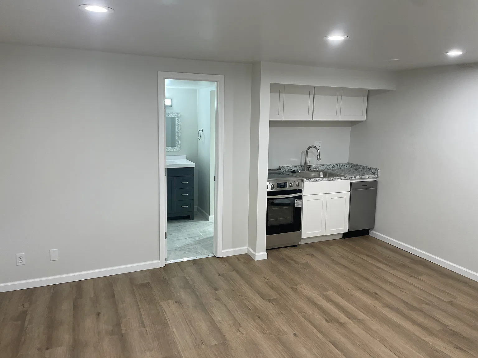 Studio, 404 sqft, $695 — Photo 1