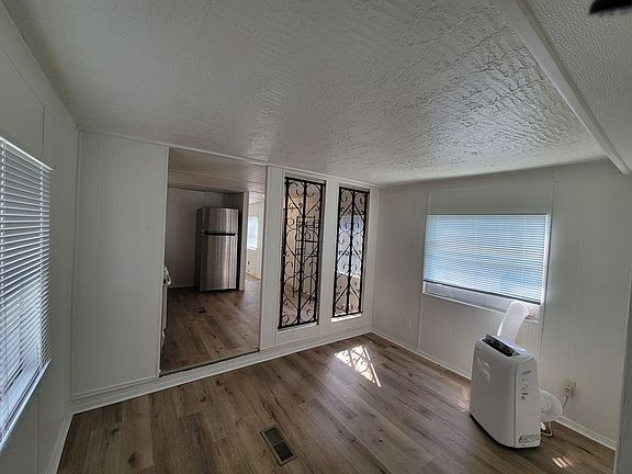 4th image of 3955-3956 Bluebird St #3955-8