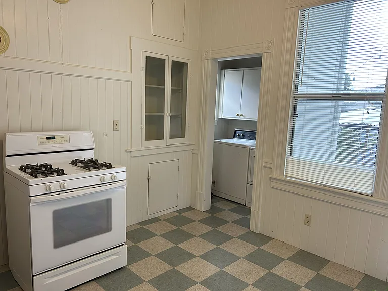 143 W E St #1 — Photo 3