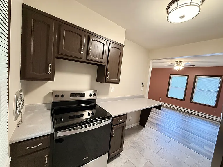 989 Main St #2 — Photo 6