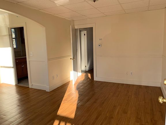4th image of 20 Leyden St #6