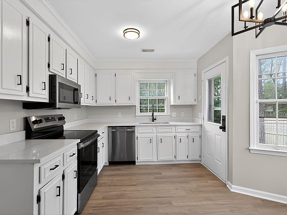 5th image of 536 Kenton Dr