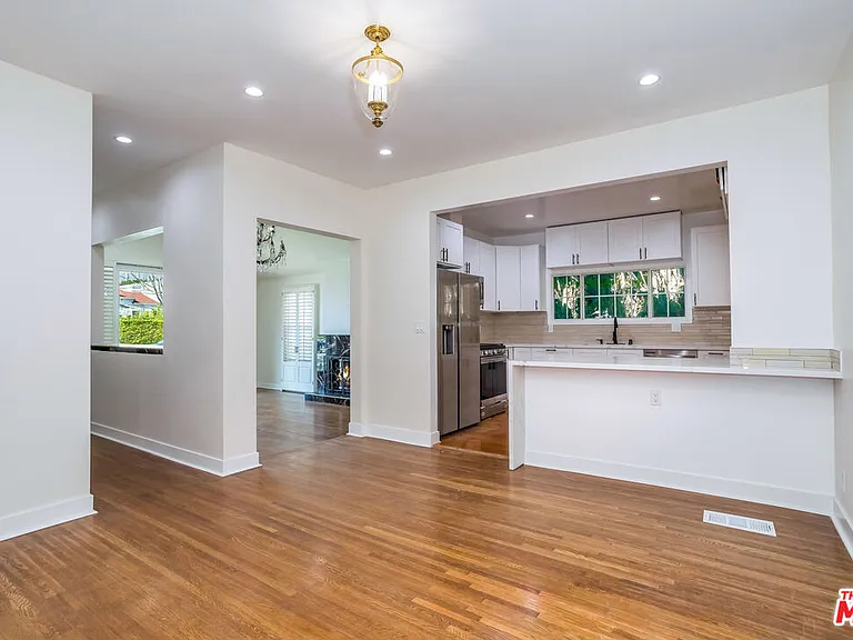152 S Wetherly Dr — Photo 7