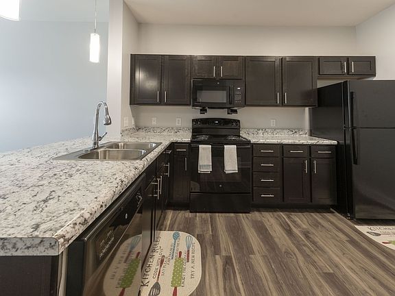 2nd image of 900 E Jefferson St #209