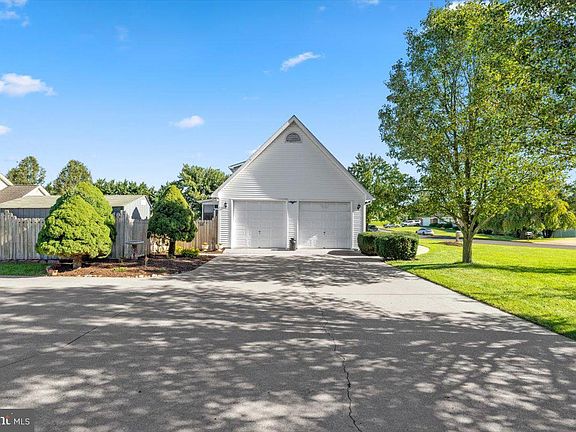 5th image of 403 Epard Ln