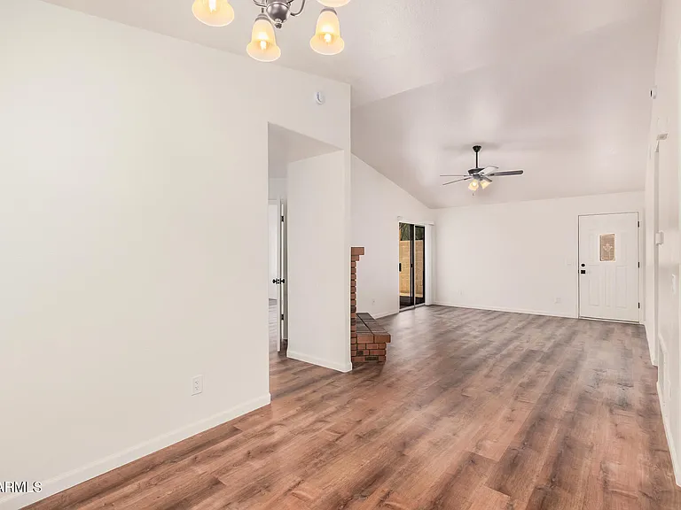 1028 W Butler Ct — Photo 7