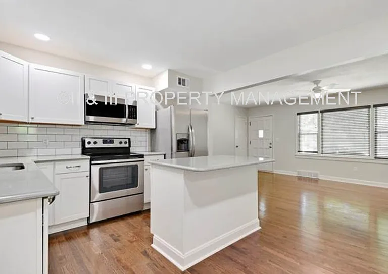 6406 W 72nd Ter — Photo 9