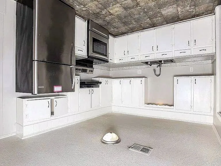 121 Westbridge Rd — Photo 4