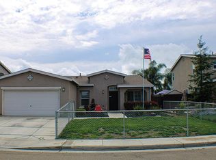 2072 Cameron Way, Dinuba, CA 93618