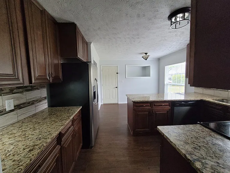 905 Benevente Loop — Photo 9