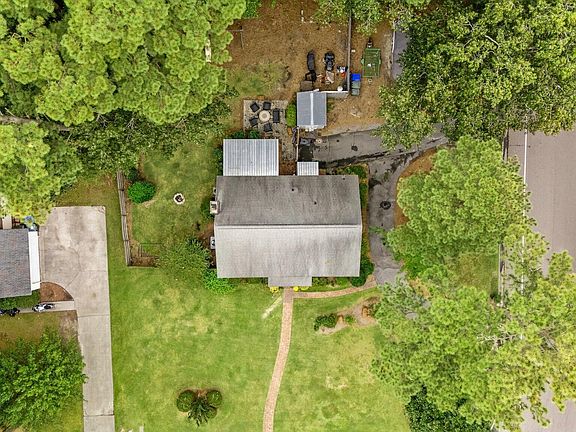 2nd image of 405 Greenwood Drive