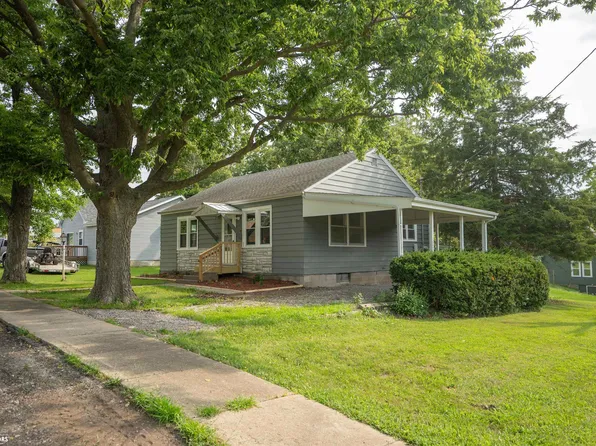 80 S 12th St, Hamilton, IL 62341