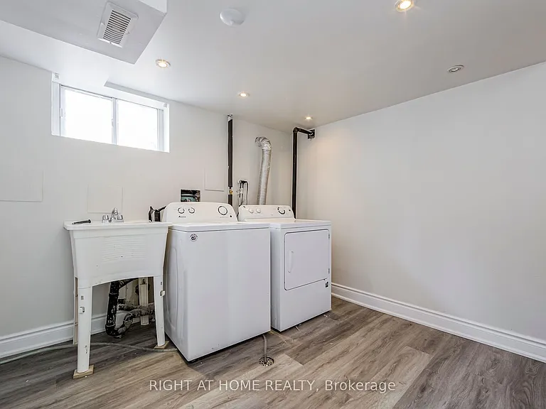 32 Florens Ave — Photo 22