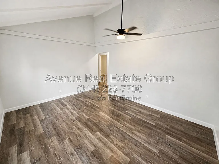 830 Loekes Dr — Photo 3