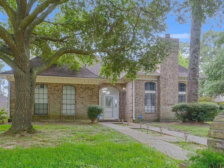 12407 Rosehill Ln — Photo 4