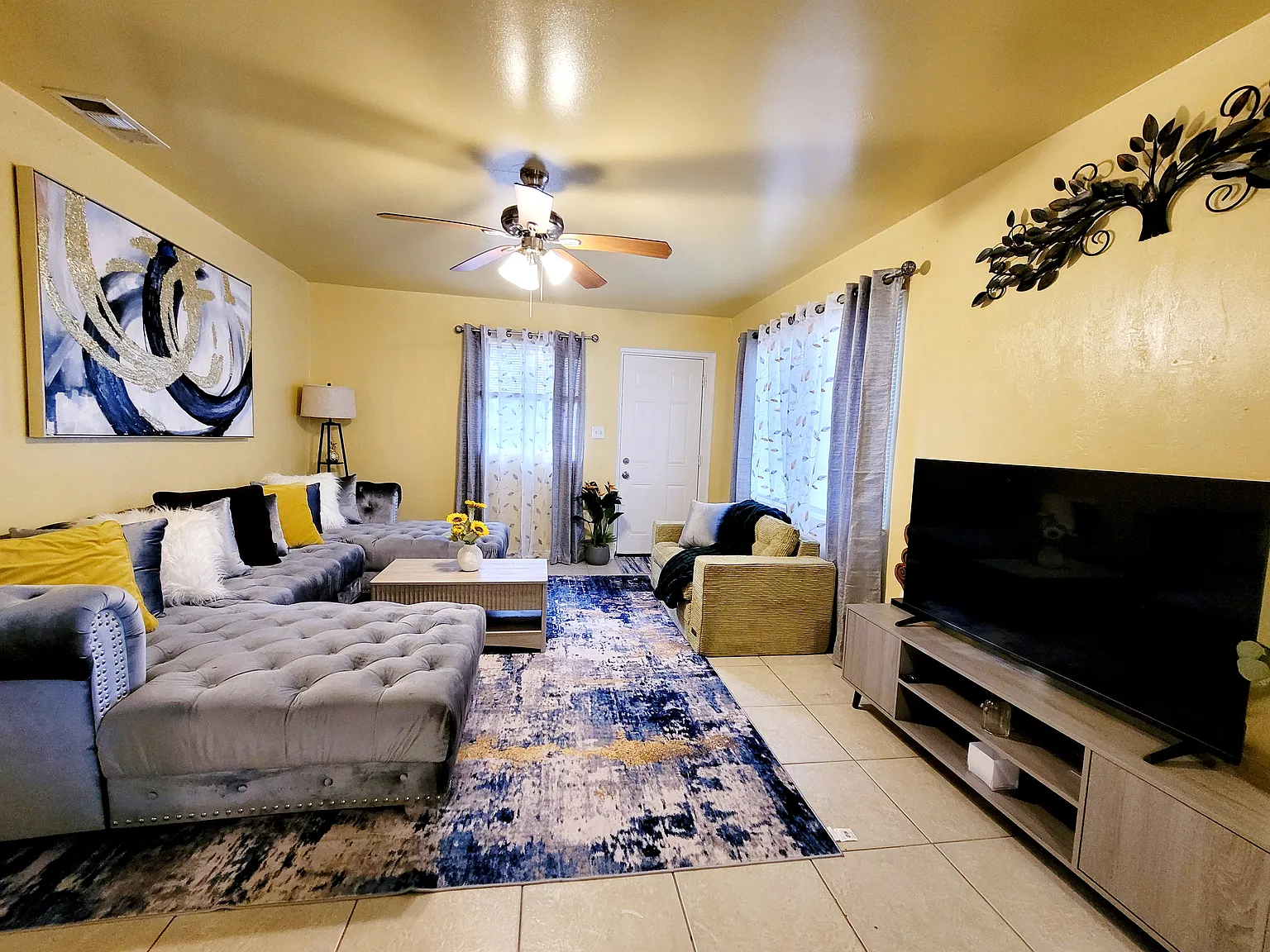 3 bed, 972 sqft, $2,095 — Photo 2