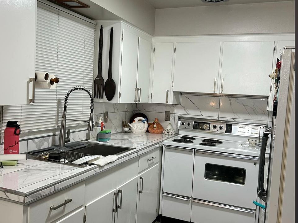 2nd image of 3011 SE Balfour St