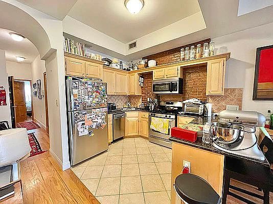 4th image of 319 W 101st St APT 3-B