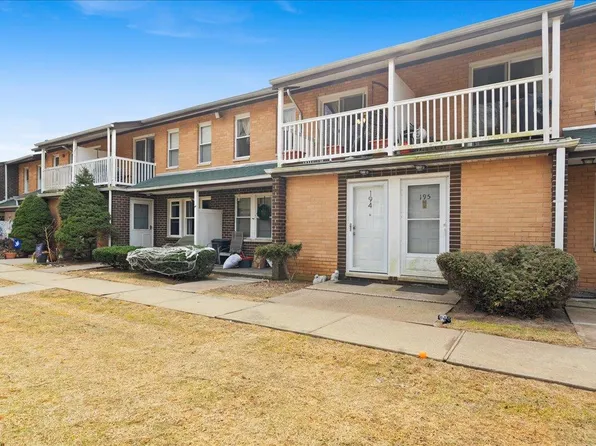 194 Artist Lake Drive, Middle Island, NY 11953