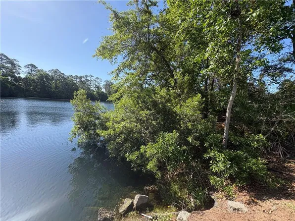 155 Palmera Ln, Brunswick, GA 31525