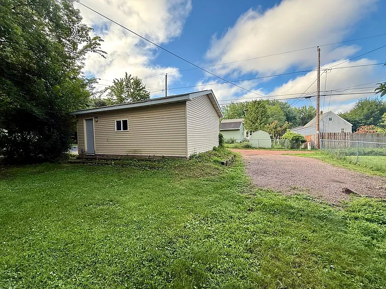 415 Weston Ave — Photo 27