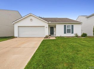 2871 Au Gres River Dr, Fowlerville, MI 48836
