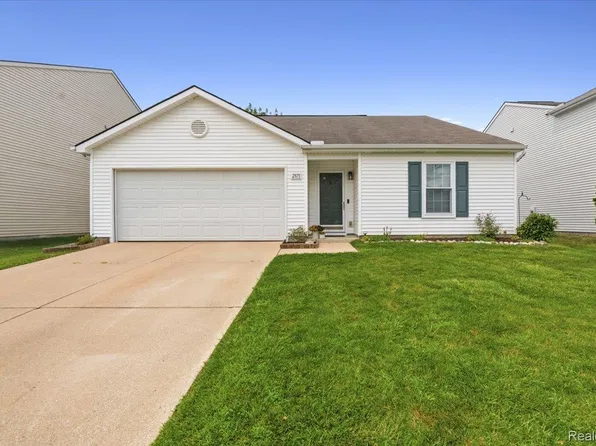 2871 Au Gres River Dr, Fowlerville, MI 48836